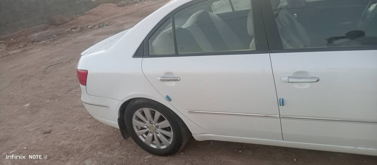 السلام عليكم ورحمة الله وبركاته سوناتا ٢٠٠٩ وارد كوري محرك ٢٠٠٠ دوش السيارة مكفولة من الحادث بس صبغ بيها ٣ قطع حصرا السيارة جاهزة من مكينة تبريد تخم تاير  السعر ١١٠ وبيها مجال مكاني بغداد اللطيفية  رقم الهاتف *********** و ***********
