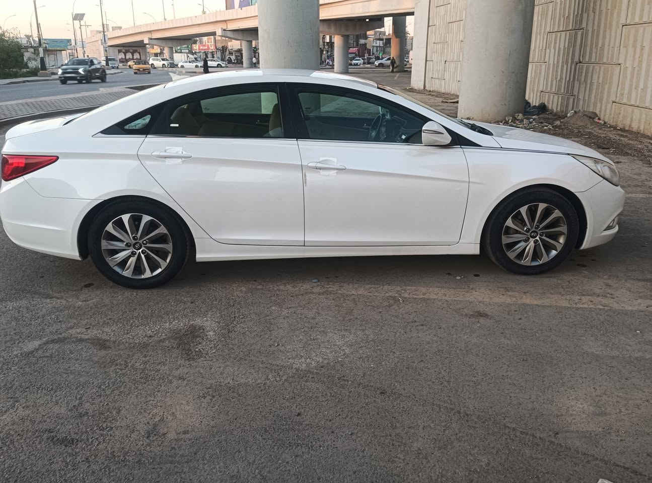 السلام عليكم سوناتا موديل 14 كير محرك مكفولات بيها بنيد مبدل وجنطه جاملغات خلفيه مصبوغه خليجي السياره رقم بغداد عارضها 115 مكانها بالحله ***********
