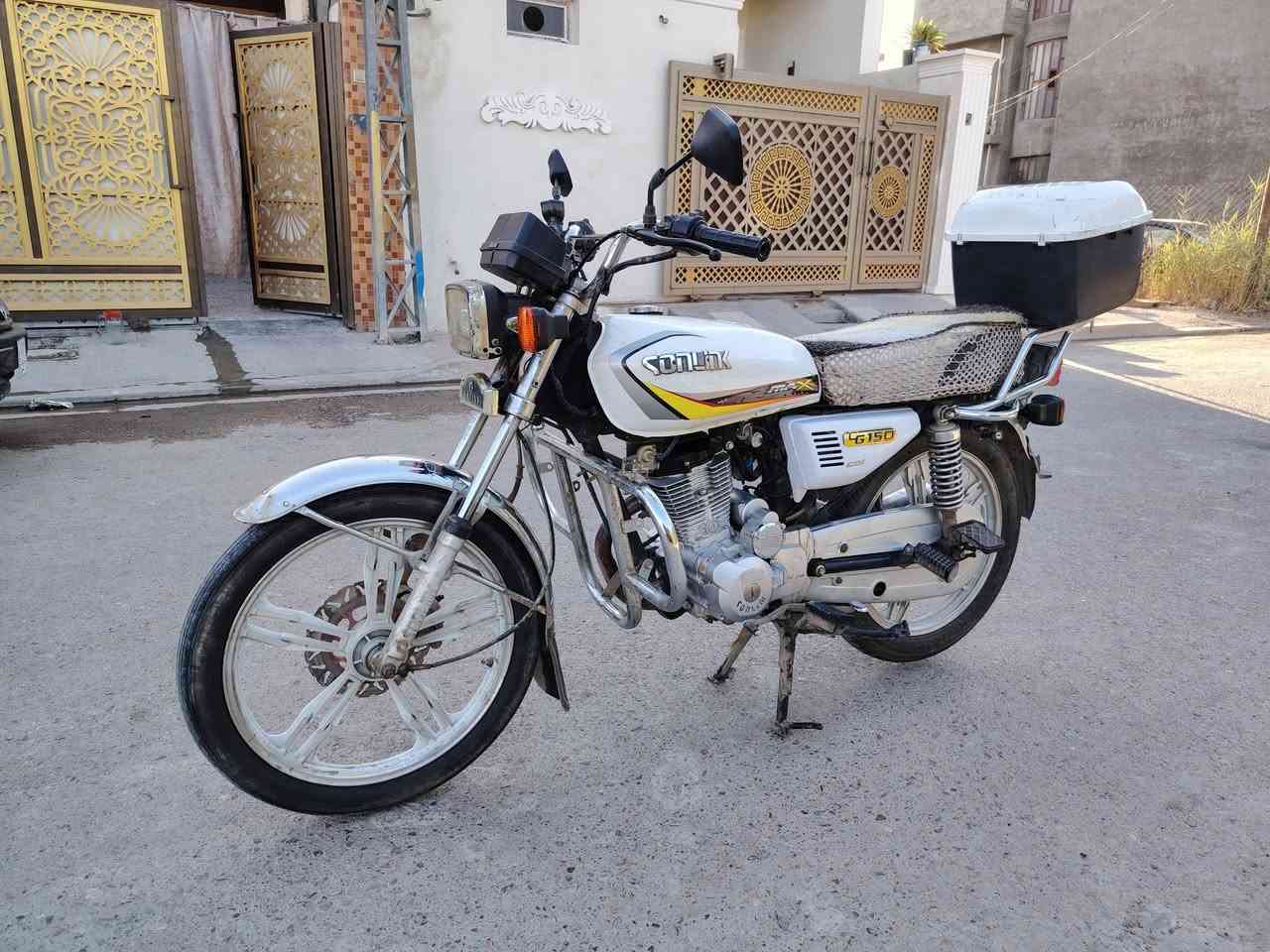 السلام عليكم. دراجه ناريه للبيع موديل 2023 محرك ونشاط خير من الله كلچات وعينه بدلتهن قبل 3اشهر دراجه مرتبه وحلوه ماناقصهه شي. وياهه مكاتبه ومنفيس فقط. 
السعر: 650وبيهه مجال 
مكاني: الفلوجه؛ الشهداء.
رقم الهاتف: ***********
