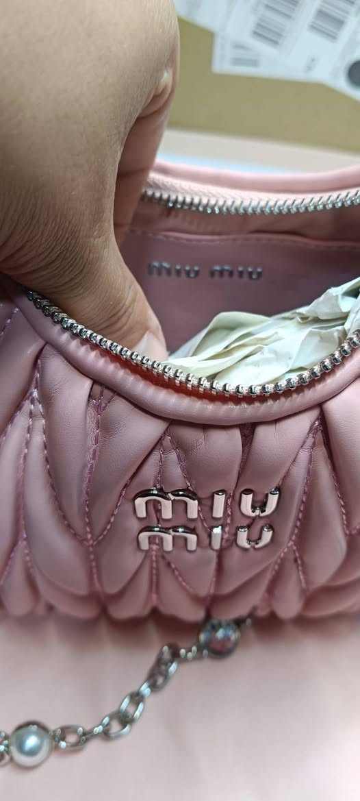 السلام عليكم ورحمه الله وبركاته 
جنط نسائيه ماركه ميو ميو ب20 بدون توصيل
ماركه سان لورنت ب25 بدون توصيل
ثنينهن ب45 مع التوصيل


**إذا كنت صاحب هذا الإعلان وتريد حذفه لأي سبب، رجاءا أرسل رسالة إلى الدعم الفني**