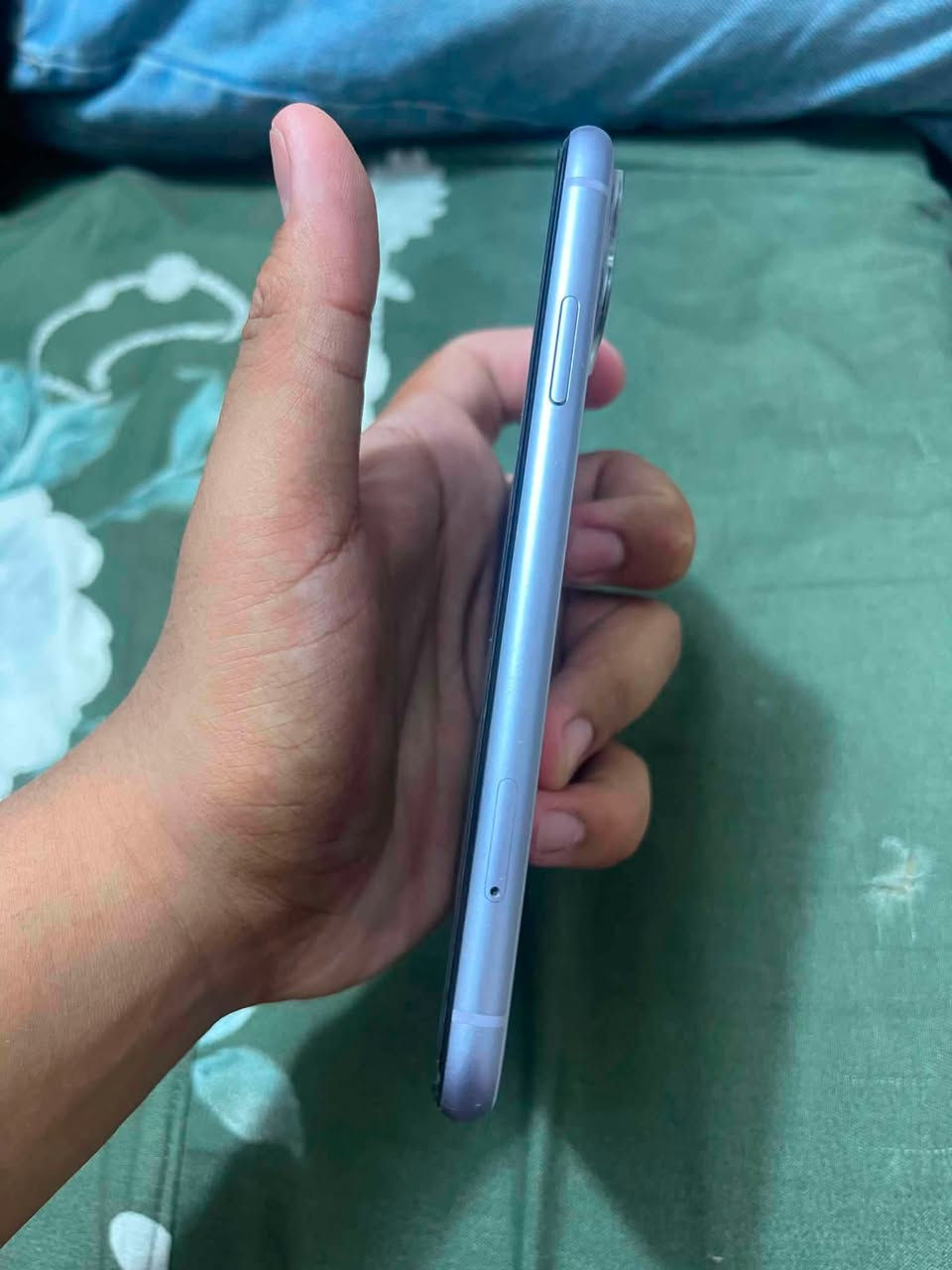 سلام عليكم آيفون 11 عادي ذاكره (128) بطاريه82  نزلت من وره التحديث شاشة مو مستبدله يعين قطعه اصليه من ابل وتر بروف ضد الماء يأتي معا كيبل شحن اصلي لون مميز النضافه 90 بل ميه السعر 275 وبي مجال للشراي مكاني بغداد زعفرانيه التواصل ***********
