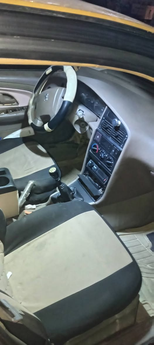 السلام عليكم بيجو بارص ٢٠١٥ للبيع السياره مكينتها كايمه دواخله حلوه الصدر تعبان ٥٠٪ التبريد شعال السنويه ٢٠٢٧ مكانها الشعب السعر ٣٧ رثم الهاتف *********** وبيها مجال
