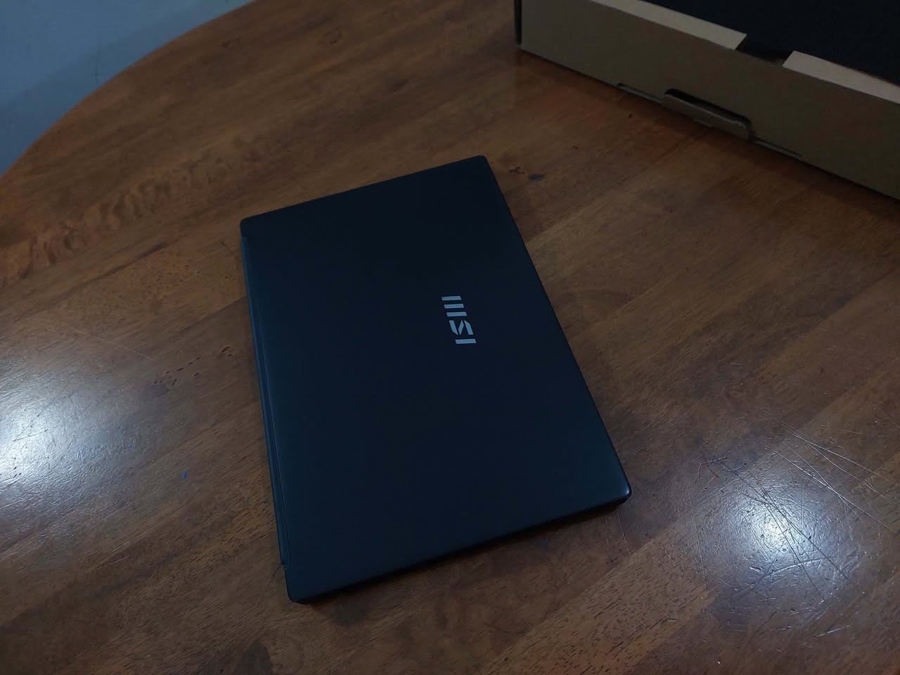 السلام عليكم .. جيل 12  ماركة  MSI    ....رام  حجم 8 كيكا...هارد نوع  SSD NVME (اسرع انواع الهاردات ) بحجم 512 كيكا ..... معالج كور اي 5 جيل 12...كيبورد ضوئي ثلجي 3 درجات ...اللابتوب سوبر سلم وشكلة حلووشحنة ممتاز ...وكارتونتة وغراضة كاملة ... ملائم للبرامج الهندسية  والدراسة والاعمال وغيرها  ...مكانه بغداد سعرة 250$  للاستفسار الاتصال ***********  او ***********(واتس)
