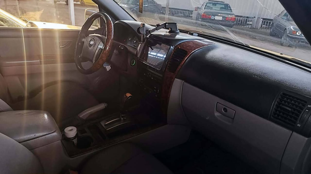 السلام عليكم سيارة كيا سورينتو للبيع موديل 2004شرط كير ومحرك وبيها صبغ بوندو جاملغ رقم أربيل مسطرة تبريدثلج طخم تاير جديد وطخم امامي وخلفي جديد السيارة سلايت السيارة فول مواصفات السعر 90وبيها مجال بسيط للاستفسار الاتصال على الرقم *********** او ***********
