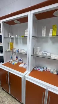 فاترينات للبيع كما موضح بلصورة نضافة ٩٠٪؜ حي القاهرة مدخل الظباط  0770...