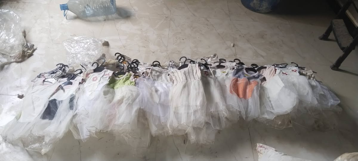 عندي بدلات صيفي  طفال صغار جديد بالجيس جدد ابيع شلعه بيهن 1000 قطعه أو أكثر يعني ماحاسبهن جكد بس هنا فوك الف قطعه سعر كلهن ٢٥٠ الف


**إذا كنت صاحب هذا الإعلان وتريد حذفه لأي سبب، رجاءا أرسل رسالة إلى الدعم الفني**