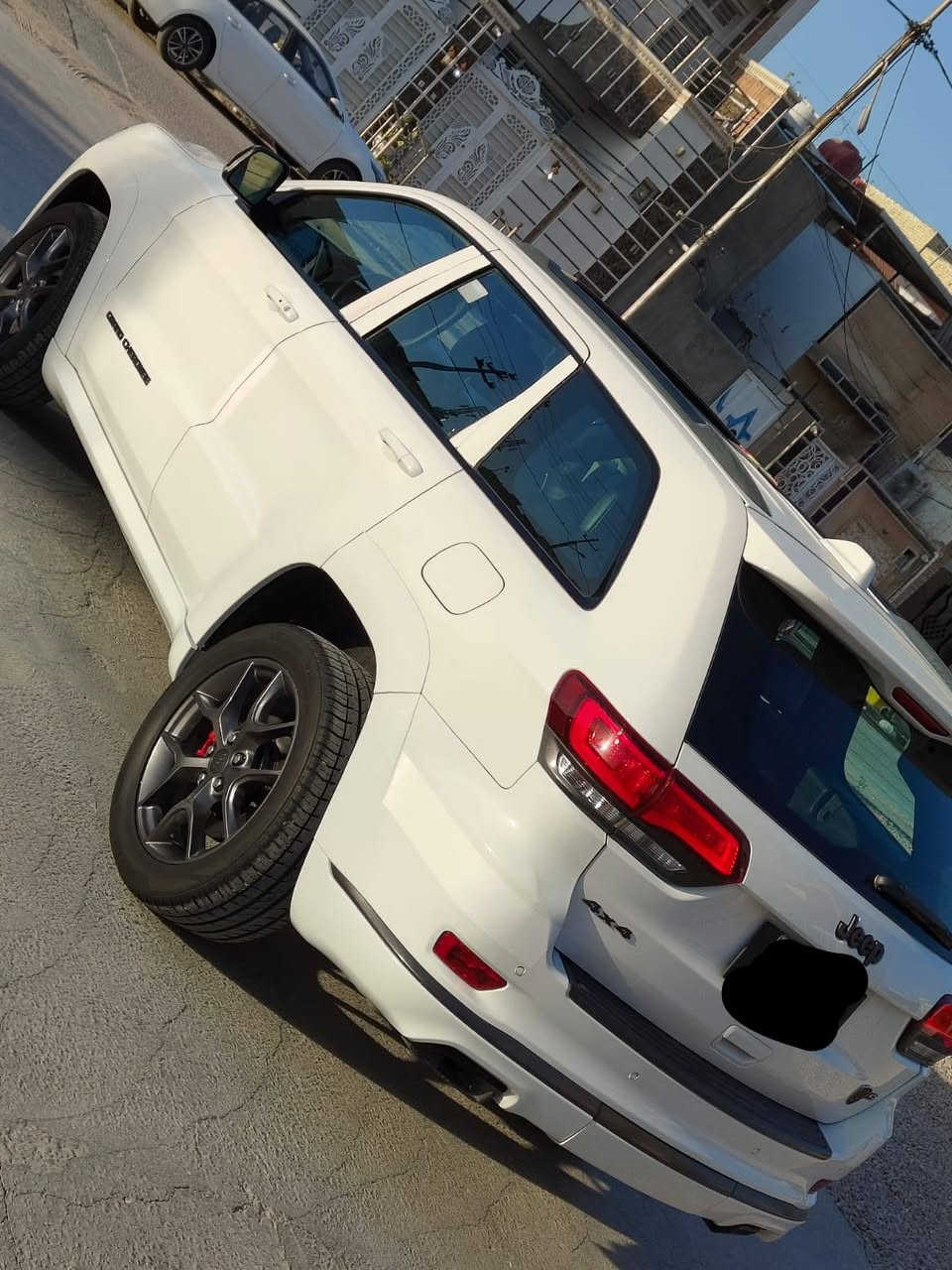 جيب جراند شيروكي موديل 2020 خليجيه مكفوله كفاله عامه ماشيه 44KMألف فئه {S} فول مواصفات للأخير 1/1 بانوراما خزن كشنات ميموري تبريد وتدفئة بالكشنات وبالستيرن السياره جديدة بحالة الوكاله سبير مانازل6 حساسات اماميه + 6خلفيه زراگات على الايت مري شفط رادارات  وبعد كلش هواي مواصفات معروفه الگاعيات الاصليه مامشدوده  رقم بغداد الماني 
مكاني النجف الأشرف حي الامير 
السعر:315$ وبيها مجال بسيط 
للأستفسار :***********
