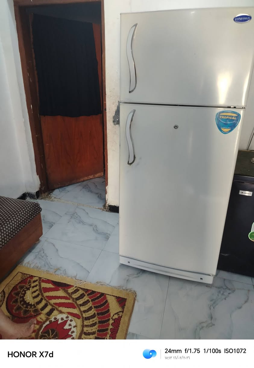 ثلاجه 16قدم ما داخله تصليح وخلاط شغال أخو الجديد البيع الاتصال ***********
