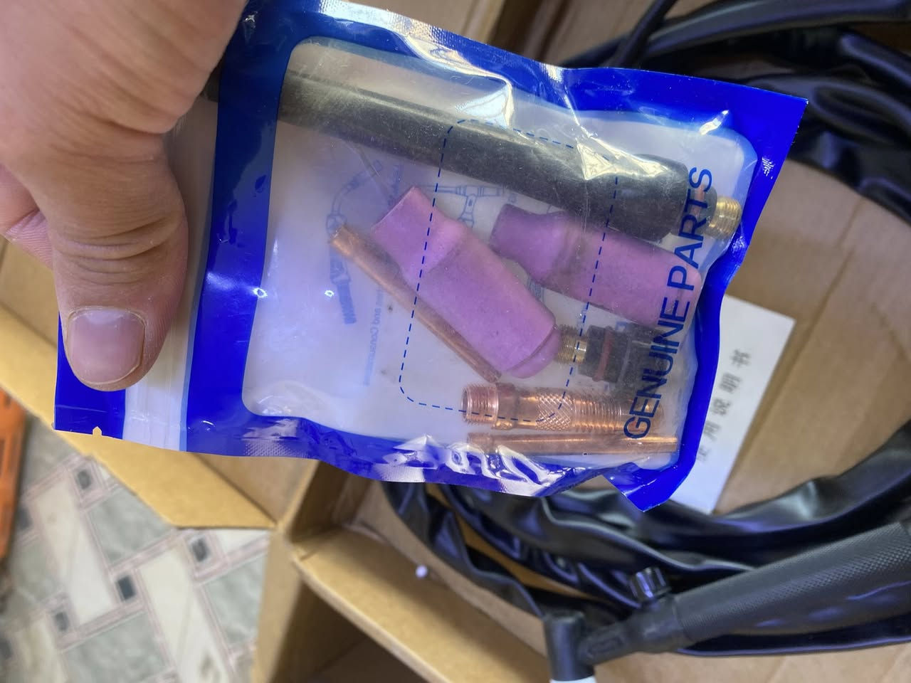 سلام عليكم      اعلى سعر ابيع توصيل جميع المحافظات
المنتج عبارة عن تورش (شعلة) لحام أرجون TIG من طراز WP-17V. 
النوع: تورش لحام TIG مبرد بالغاز.
المميزات: يأتي مع كابل ومجموعة من قطع الغيار الاستهلاكية.
الاستخدام: مصمم للحام بقوس الأرجون عالي التردد.


**إذا كنت صاحب هذا الإعلان وتريد حذفه لأي سبب، رجاءا أرسل رسالة إلى الدعم الفني**