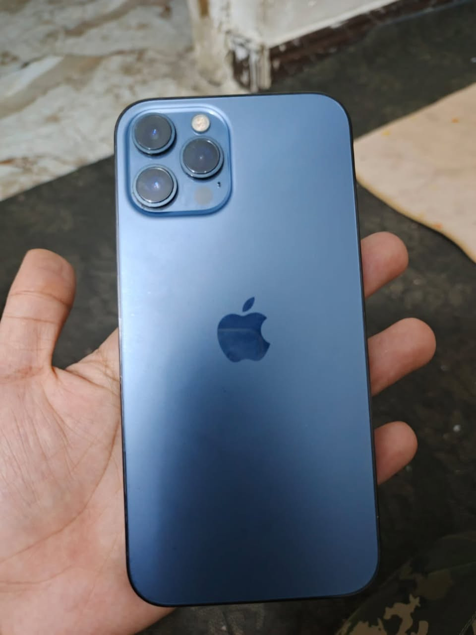 ايفون12برو ماكس  ممبدل بي شي نضافه %100 زلغ ما بي نموذج M البطاريه 79الصليه  السعر 500مكاني الشعب رقم المبايل ***********
