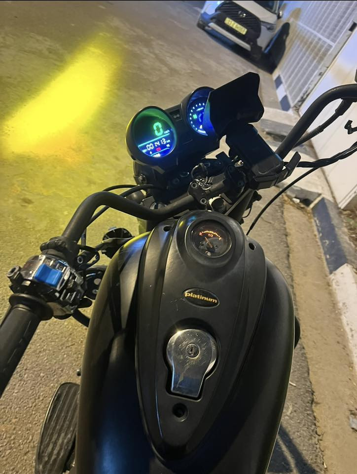 للبيع هارلي كوري موديل 2016 مرقمه انكليزي وكامله تحويل ثاني يوم سعة المحرك 250 بعدها زيرو ماشية  1400km فقط
تجي تفحص بنفسك وتاخذها
 السعر 23 ورقة وبيها مجال
مستعجل على بيعتها 
اريد اخذلي سيارة  
مكانها بغداد وهذا رقمي للتواصل ***********
