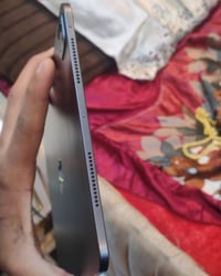 ايباد M4للبيع جهاز نضافه فول بطاريته 95 بعده داخل الضمان كامل ملحقاته ...