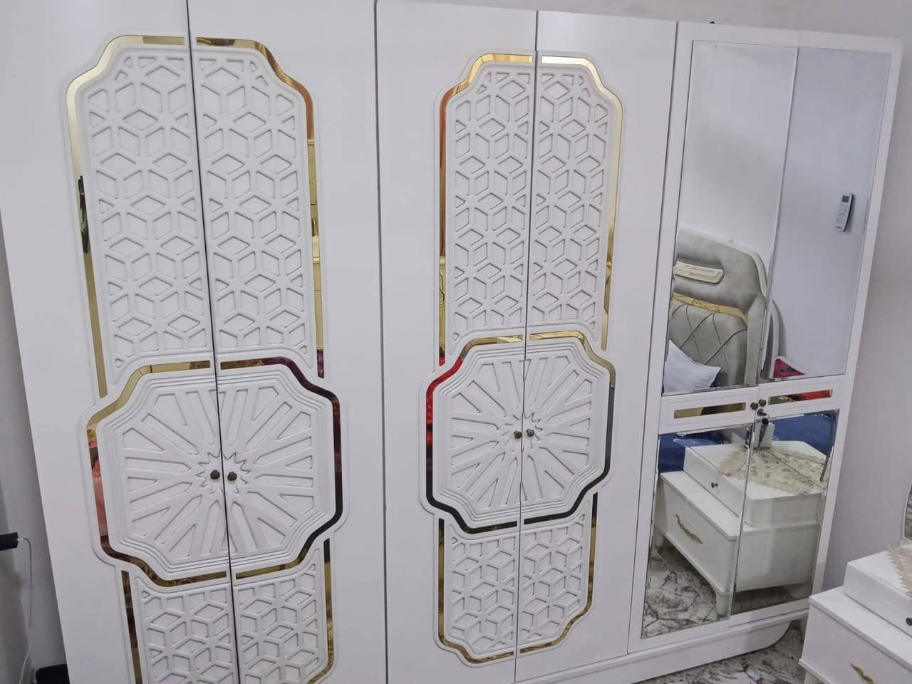 للبيع غرفة نوم اخت جديدة استعمال شهرين

***********
