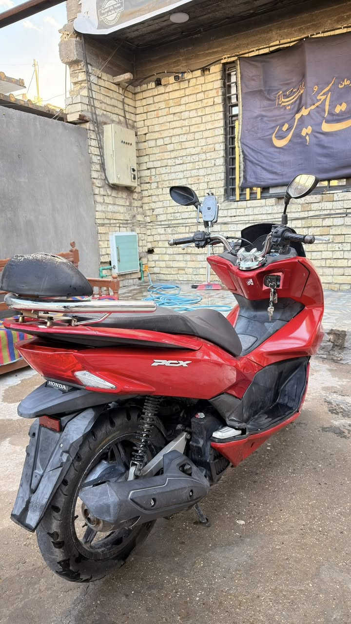 سلام عليكم PCX جيل ثاني ياباني Jf
مكينه 125 ☑️ 
حساس زدحام ☑️
حساس ستان ☑️ 
مابيه اي نقص شرط المكينه اذا مفتوحه ترجع الدراجه السعر 11 وبيه مجال
***********
مكاني بغداد العبيدي
