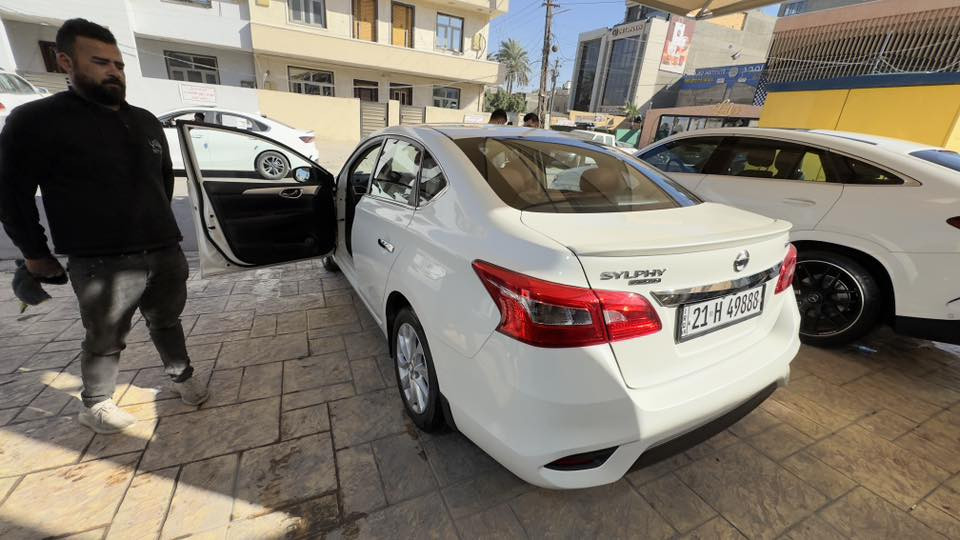 سلام عليكم …"

نيسان سيلفي صالون سينترا (2025) موديل .."
وارد الصين  
لون ابيض ثلجي 
تاير حجم ١٧ ويل رياضي
تبريد قطعتين
رقم سليمانية شرط التحويل 
ماشية ٨٠٠٠ الاف 
شاشة اندرويد 
سنوية جديدة 2030
داخل جلد احمر وارضيات لون احمر
سيارة جديدة بحالة الزيرو 
كفاالة عامة عدا رصعة في خشم البنيد ..
للبيع فقط.."
رقم تلفون ***********
الموقع بغداد 📍
