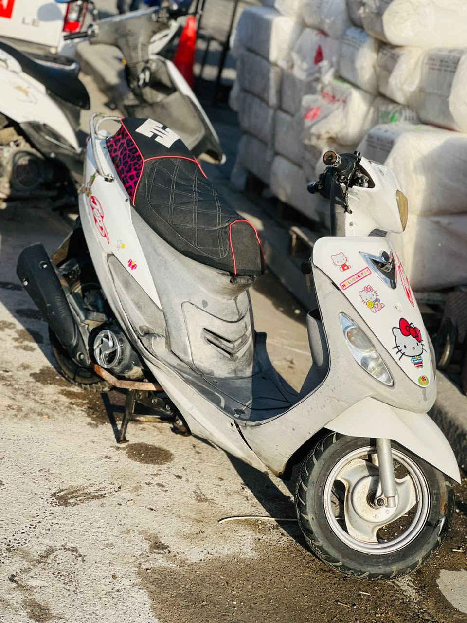 السلام عليكم دراجه ماكس منغولي كامله اي نقص مابيهه نكره سلف مكاني السيديه المكبنه خرسه متسمع صوتهه شلعه ومعدل فول كهربايات كله شغاله  رقمي *********** 
500
