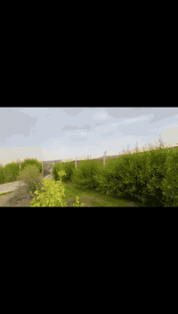 مزرعه للبيع مساحة ١٦٠٠ متر يتكون من غرفة وصحيات وبيها كهرباء وبير توازي اتصال ع رقم *********** السعر ٣٢ مليون وبيها مجال ان شاءالله
