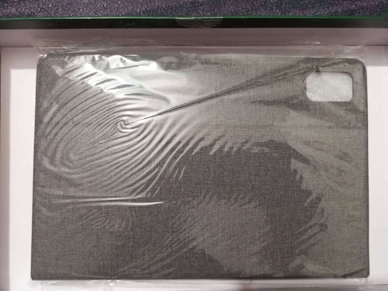 السلام عليكم ايباد ذاكرته 128 وشاشته 10.1 والبطارية مالته 5000 ملي امبير ويدعم 4G وكامرته الخلفية 13 ميجابكسل ول امامية 5 ميجابكسل وشحن سريع بقدرة 5 فولت 2.0 امبير وياخذ سيمكارت 2

الملحقات لوحة مفاتيح كيبورد وحافضة كفر وشاحنة 

***********
