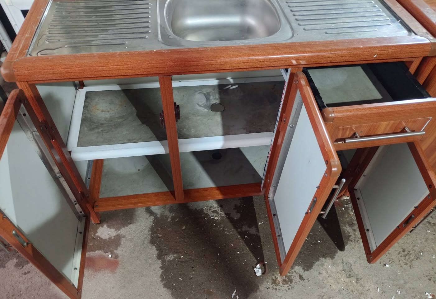 مستعد لشراء الكاونترات المستعمله التعبانه والنظيفه.
متاح .كاونتر قطعتين بدون ملحق الارضي متر ونص والسنك متر و30 سم .شغل تجاري .السعر 175 الف .سعر نهائي .العنوان قادسيه 2 قرب جامع ذياب العراقي 
***********
***********
متوفر واتساب وخدمة توصيل داخل الموصل
