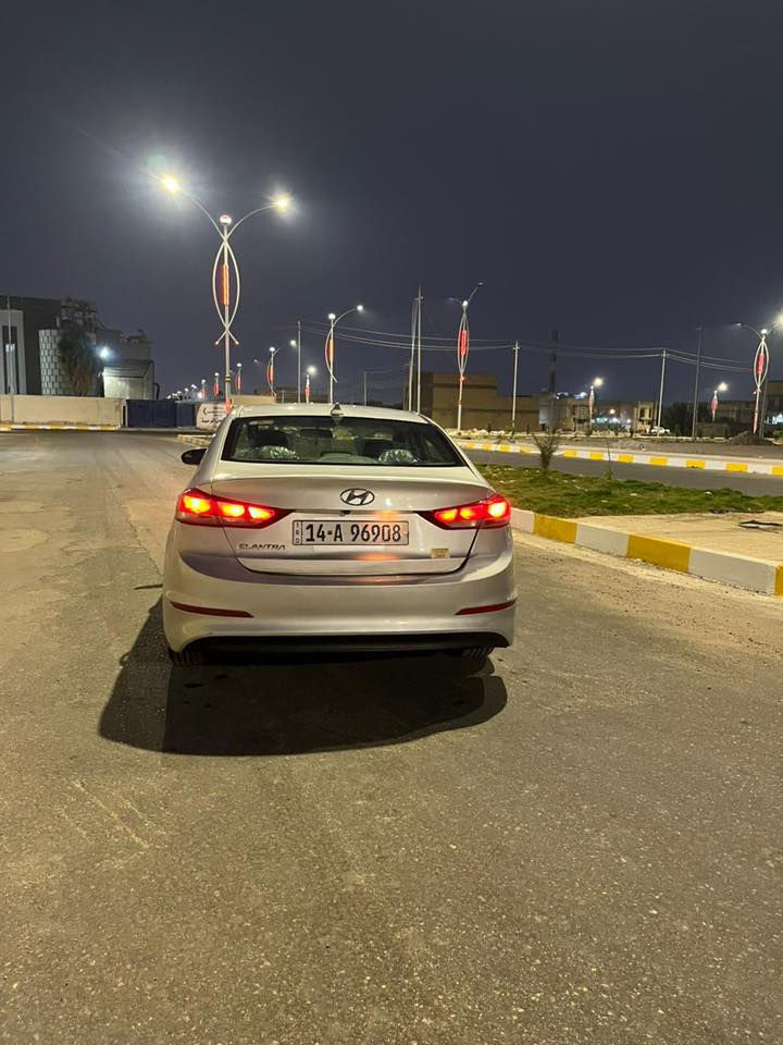 النترا 2017 وارد امريكي 
مكينه 2000 دوش، كير AT المرغوب
الحادث : تبديل قبق الجنطه نفس اللون + صبغ الباب الايمن الخلفي والدوسه فقط البجم كبس بلادي بدون ايرباك بدون دواخل 
حداديه بحاله جيده وعليها ادامه كامله للمحرك 
السيارة نضيفة بحالة ممتازة ماشيه 130
كير محرك بحالة جيد جداً 
شاشة كبيرة 
كامرة دوارة 
مانع انزلاق
3 انظمه قياده
تحكمات ستيرن
مانع انزلاق
صندوك ريمونت
تبريد ثلج
كروس سرعة تحكم جهتين 
لدات 
ويل كروم
رقم انكليزي الجديد تحويل ثاني يوم
باقي مواصفات الالنترا معروفة
السعر 120 وبيه مجال بسيط
مكاني الناصريه مركز 
رقم الهاتف ***********
