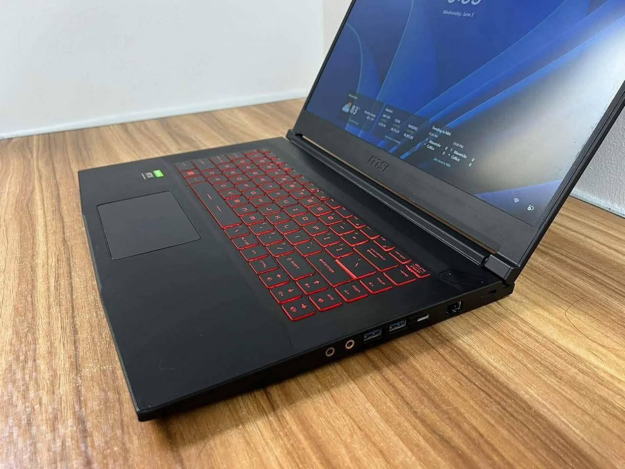 القويه الجميلة بكرت شاشة 3060 ملحقات كاملة كارتونه الأصلية وشاحن الاصلي وسعر🔥
MSI GF65 THIN 
الشاشة: 15.6 بوصة، FHD (1920×1080)، IPS-level، Anti-glare، تردد 144Hz
المعالج (CPU): Intel Core i5-10500H
كرت الشاشة (GPU): NVIDIA GeForce RTX 3060 بسعة 6GB GDDR6
التخزين: 512GB SSD
الرام: 8GB DDR4
الاتصال: Wi-Fi + Bluetooth (WLAN+BT combo)
بطارية ممتازه توصل اكثر من ثلاث ساعات 
نضافه 95% 
سعرها 850 الف بس 
تواصل *********** (واتساب)
اكثر من نوع ضمان عله نفس الجهاز متوفر توصيل لكل العراق او استلام مني مباشر موقعي البصرة
