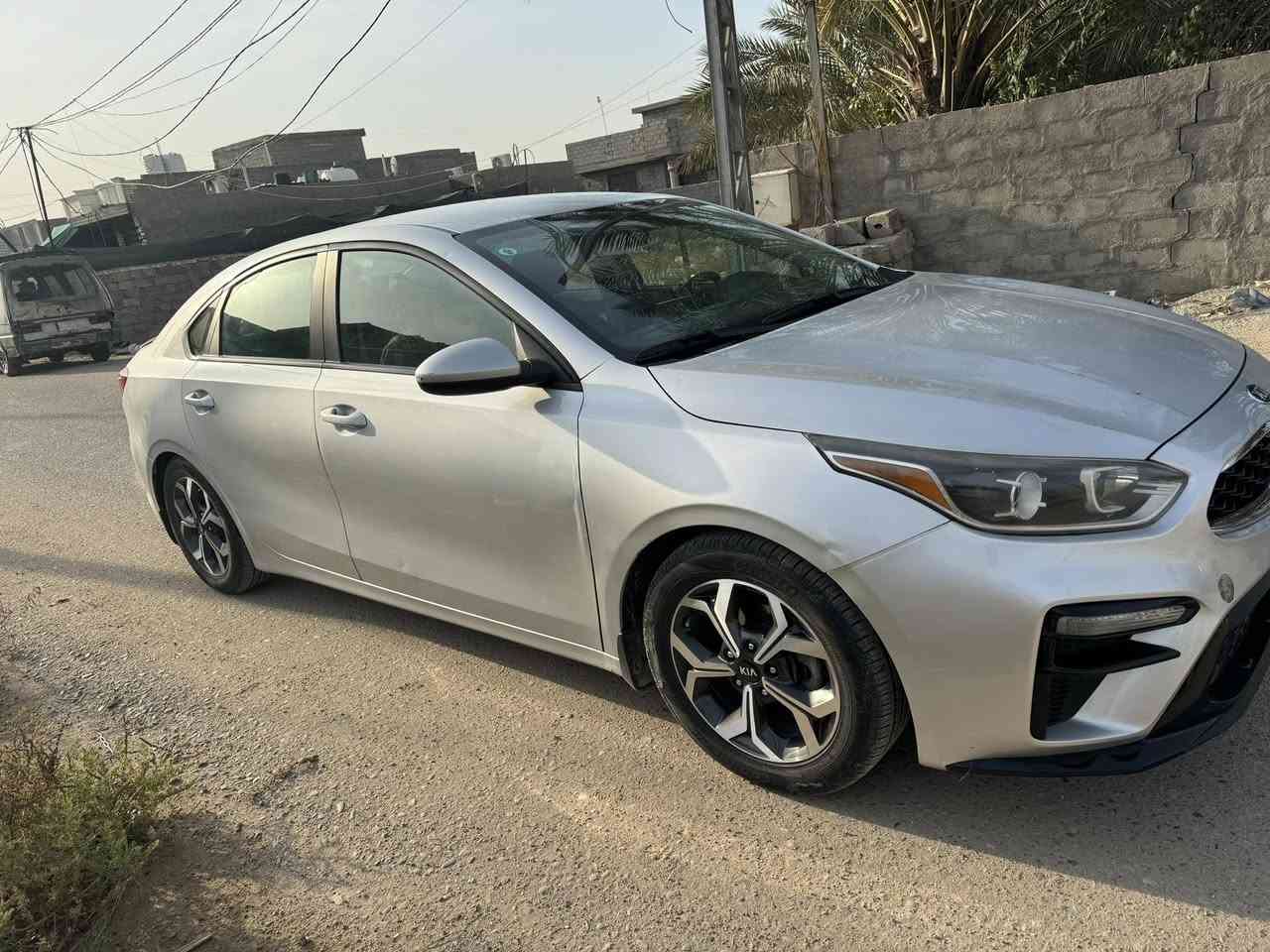 السلام عليكم كيا فورتي للبيع موديل 21 سياره خير من الله تخم تاير جديد كير ايتي مكينه 2000تبريد ثلج قبل شهر بدلتله منضومه كامله السياره بيهه 2 قطع بنيد وجاملغ من امريكه رقم بغداد تحويل ثاني يوم حداديه خير من الله رقم الاستفسار ***********مكان دوره
