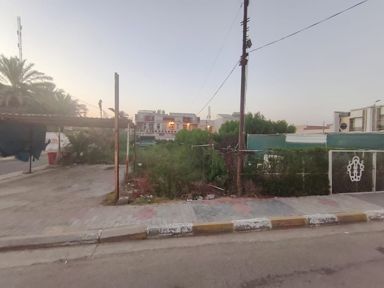 📍تسلسل: 1245

دار ركن للبيع امام حديقة خضراء
في الفلوجة حي الشرطة قرب جامع الويسي
طابو صرف سند
المساحة بالسند:٣٣٦ م٢
الوجه : ١٦م
بناء طابوق التسعينات
الشارع ركن: ١٠م❌١٠م امام حديقة

🟢مشيدات الدار
مدخل وغرفتين نوم ومطبخ وصالة واستقبال وصحيات وحمامات وكراج 

🟢سعر البيع للمتر الواحد: ١،٢٥٠،٠٠٠ مليون ومائتان وخمسون الف دينار مع المجال

🟢مكتب دجلة الهندسي للعقارات حي الجولان قرب صناعة الجولان للسيارات مجاور سوبر ماركت الهلال
للاستفسار اتصال على الارقام 
***********
‏‭***********‬
