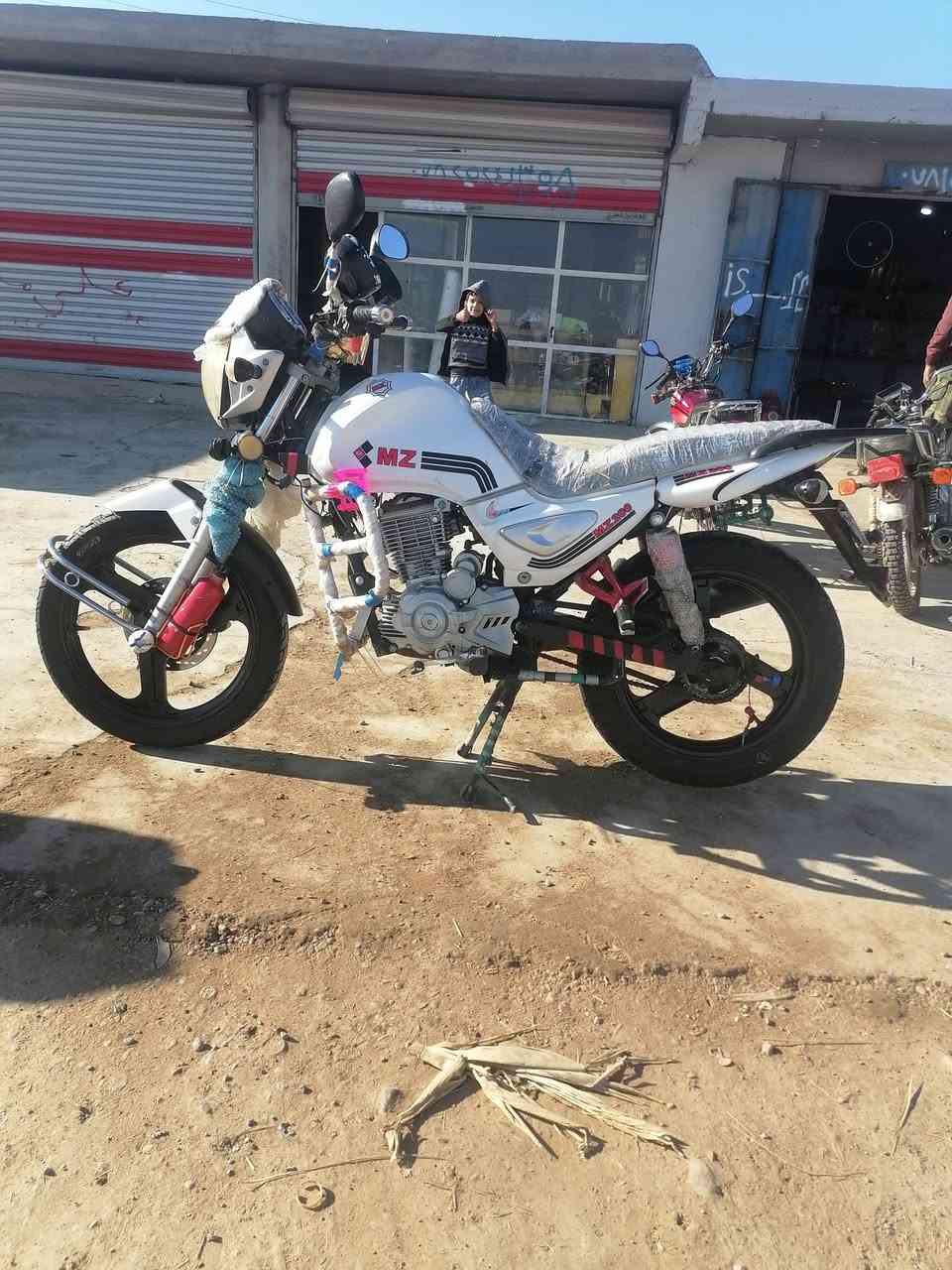 السلام عليكم ورحمة الله وبركاته للبيع دراجه امزت موديل 16 محرك200 نضافه فول السعر 750وبيه مجال للاتصال على الرقم ***********
