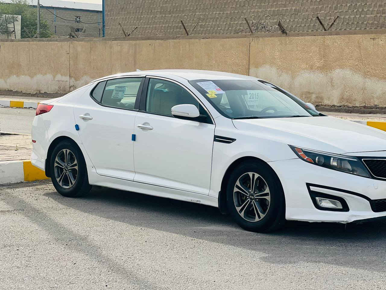 السلام عليكم للبيع كيا اوبتيما 2015 وارد امريكي 
سياره بسمي مداور ثاني يوم  رقم ذي قار 
ضررها بنيد وجاملغ.      مواصفات 
شاشه 
كامره دوار 
ويل كروم 
يده نيكل 
اشاير بلمري 
دواخل لونين 
تحكمات 
محرك 2400
السياره جديده وجاهزه للأخير مكانه الناصرية المركز السعر 118 وبيه مجال للاستفسار ***********
