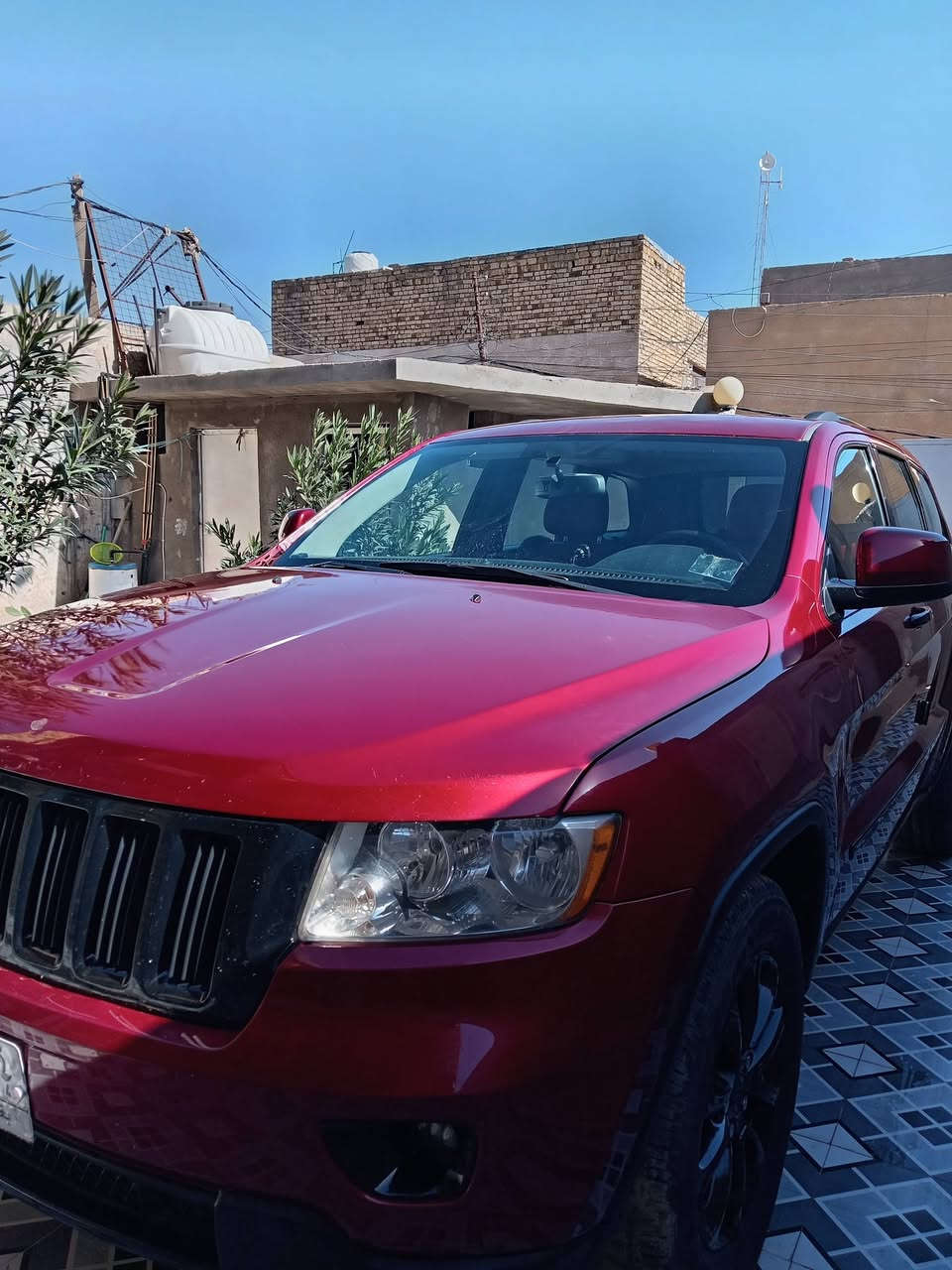 سلام عليكم جيب للبيع 
موديل 2012 رقم بغداد
السيارة وارد امريكي حادثه موضح بل سونار جوه👇🏼
كير محرك حداديه صدر كفاله عامه
حساسات كله شغاله
تحويل ثاني يوم
مراوس حسب الرغبه
مكاني كوت مركز المدينة 
الرقم ***********
***********
