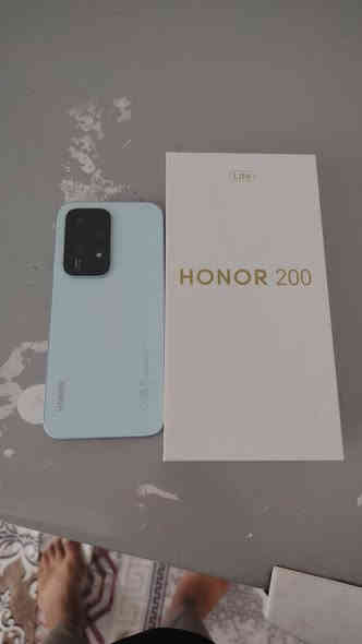 جهاز البيع صارله شهر من طالع من المحل هونر 200 ذاكره 256 العشوايه 8 جهاز مكفول من اي ب مكان المجر  ***********.  سعر 225 وبيه مجال
