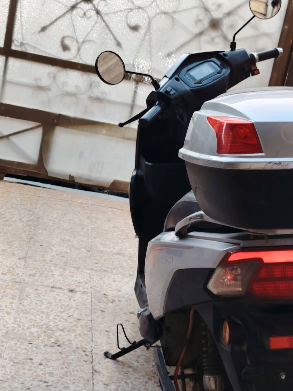 السلام عليكم دراجه شحن
النوع / جارجر
الشركه / الجوهره البحريه
عدد الباتريات / 8
الملف / 3000W
السرعه الحقيقيه / 90
السعر / 950 وبه مجال حك الجيه
سوف الوصل وشوف اني بيش ناشره
مكاني الدوره رقمي ***********
