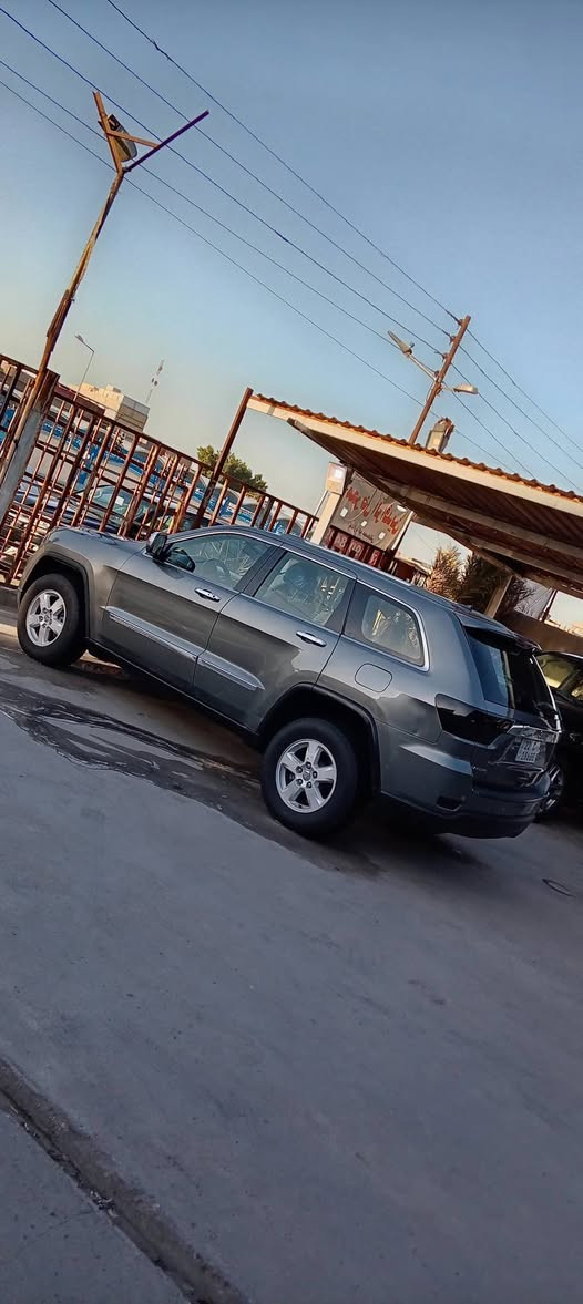 سلام عليكم 
جيب كراند شيروكي
كفاله من الضربه بيها صبغ ٣ قطع تجميل  السياره عليه 
ادمه ك كامله من حداده  تخم تاير  سنويه جديده بسمي *********** مكاني البصرة معرض الرفدين ترهم امروس سعرها 145 البصرة, العراق
