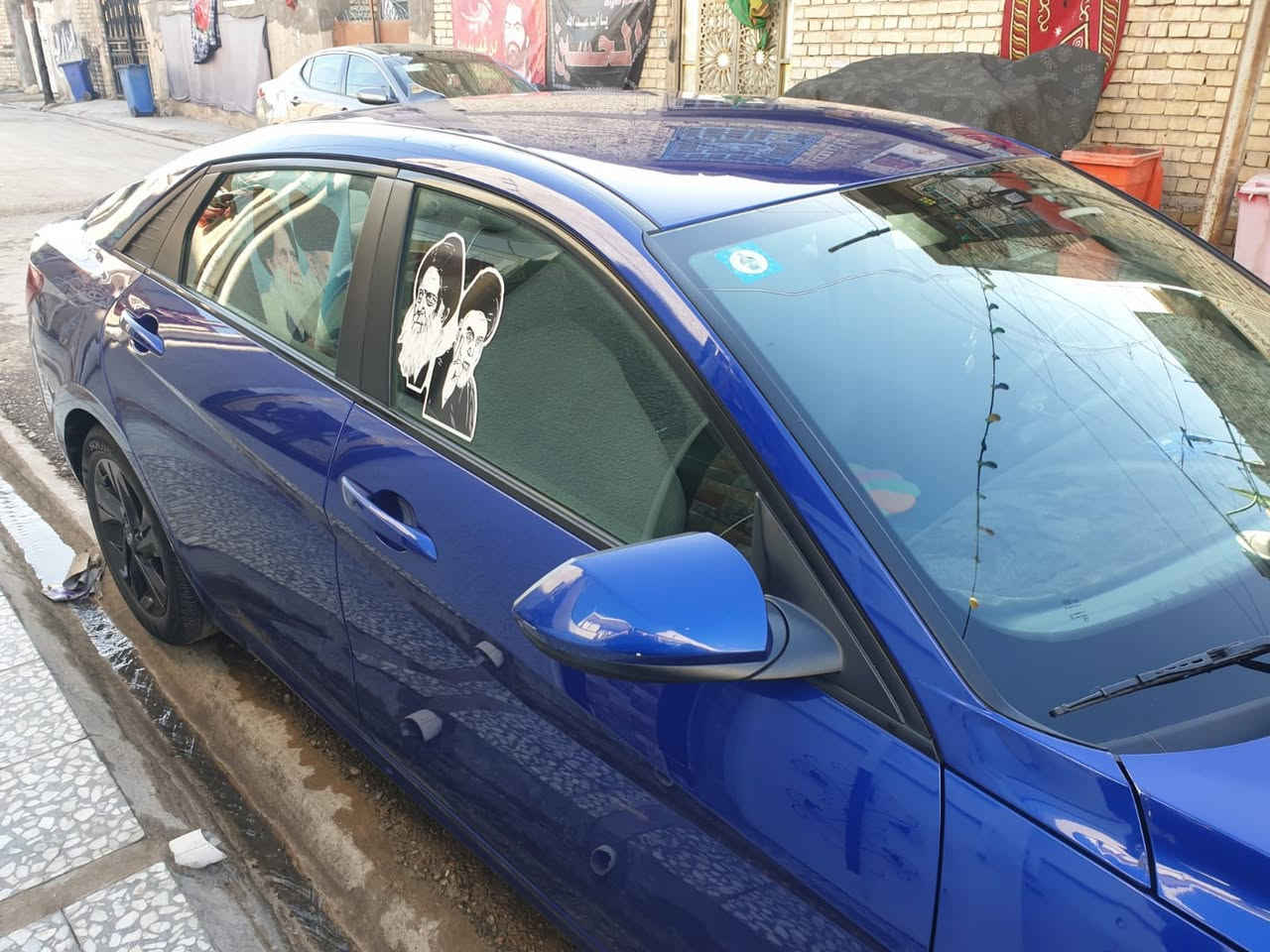 السلام عليكم سياره النتره هونداي وارد مريكي بندي بس عمره بردن مشيه 30 لف  ستفسار على رقم ***********
