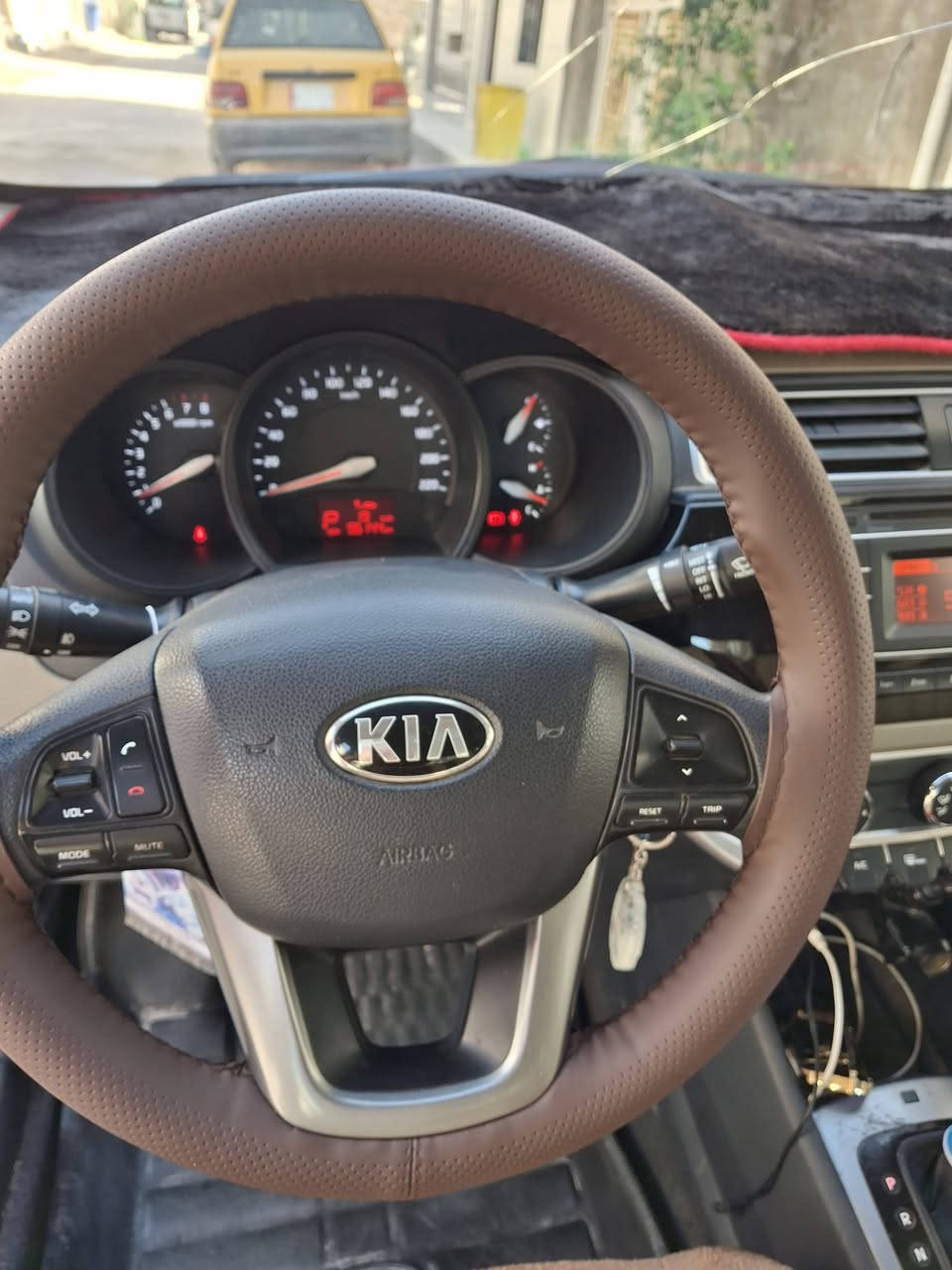 السلام عليكم
كيا ريو 2016  خليجي للبيع مكاني بغداد الحريه شارع الدور  محرك كير مكفول امانه الله  للاستفسار ***********  حسين السعر 116
الموصفات ....
0 تبريد منضومه جديده كامله نقص غاز فقط 
1 تحكم جهتين
2 اشاير بالمري 
3 مرايه تحكم كهرباء قابله للطي مع الفتح والقفل
4 كشنات مخمل ومغلفه دوشمه 
5 اربع جام كهرباء 
6 محرك 1.6 دبل قطره دوش المرغوب
7 تحكم سنتر لوك مع سويج2 
8 ويل كب بلادي كيا ريو
9 ماشيه 97/ حقيقي
السياره بيها بابا فقط مضروب ومصلح نفسه الخلفي الايمن وموضح بالصور 
10 وطخه بلدوسه فقط  الايسر

