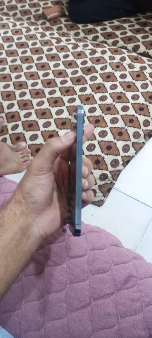 للبيع 12برو ماكس
ذاكره 256
بطاريه 77
جهاز بلادي ما مبدل بي شي
فقط الضهر مكسور والسماعه الخارجيه ناصيه حيل 
تكلفك ٥٠ ألف هيه ولضهر 
مال جناي السعر 250 قفل 
*********** مكاني تأميم
