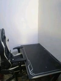 اخوان عندي ميز وكرسي مال حاسبه الله شاهد جدد ومامستخدمات قيم وأخذ بالي...