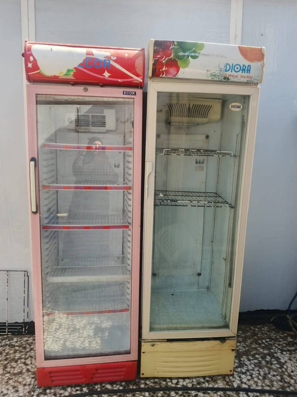 عارضة انكور تركي + مجمدة تركي عرض مترين العنوان بغداد الشرطه الخامسة هاتف ***********
