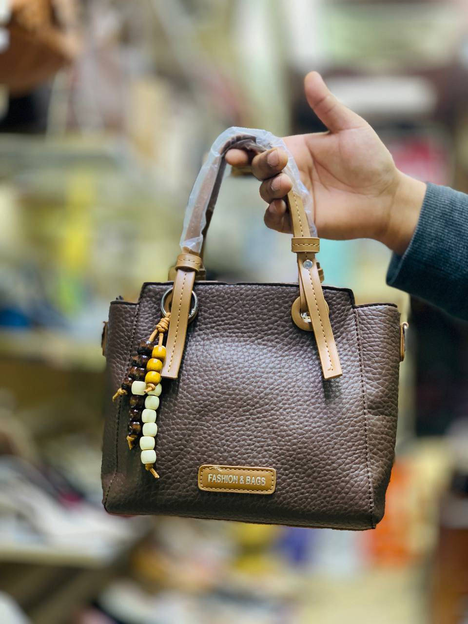 قمة الاناقة والجمال 🥰

موديلات حديثة وحصري 

احدث موديلات للحقائب النسائية 

بتصاميم مختلفه وحصريه😉

موديلات انيقة تناسب جميع الاذواق 🌹

كما يمكنكم الشراء عن طريق خدمة التوصيل 

كافه محافظات العراق 🇮🇶. 5.000 

للحجز والاستفسار ***********
______________________
العنوان   بابل المسيب شارع البلديه فرع الاول خلف مكتبه المدرسه
