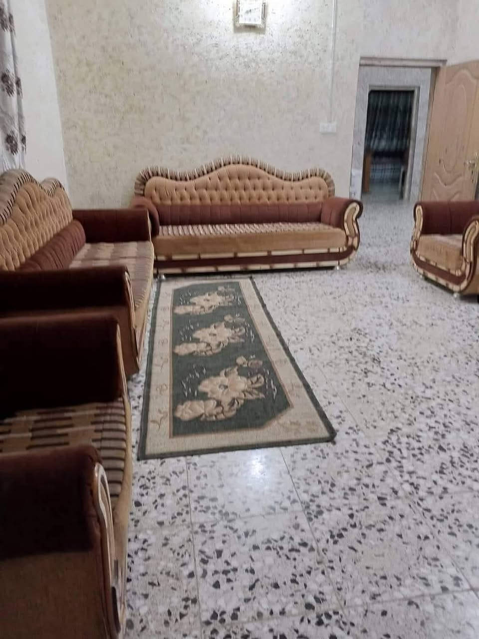 بيت للبيع مساحه ٣٦٥ م طابو زراعي سند ٢٥   حله  نادر ثالثه   مقابل محطة عرفان ميبعد عن شارع رئيسي ٣٠٠مترر
طابق واحد يحتوي على:

غرفتين نوم 5×4

وصاله6×4

ومطبخ3×5

وهول8×4

ومجمع صحيات 3×3

وحديقه كبيره 

وكراج سيارات مساحه ٨٠ متر

للإستفسار اكثر ***********
***********

 السعر ١٢٣ وبي مجال
