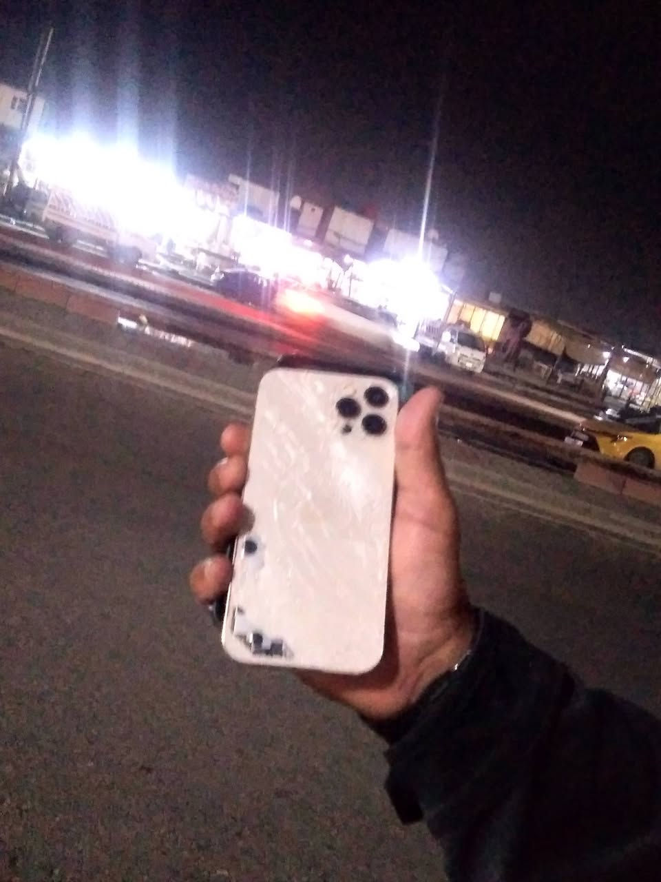 سلام وعليكم عدي ايفون ١٢برو الذاكره ٢٥٦ البطاريه ٨٤ بس شاشه وضهر الجهاز كفاله عامه وهسه مشتغل والي يتصل عليه يتصل بس شاشه سوده العنوان  ابو غريب مراوس بس مابيع


**إذا كنت صاحب هذا الإعلان وتريد حذفه لأي سبب، رجاءا أرسل رسالة إلى الدعم الفني**