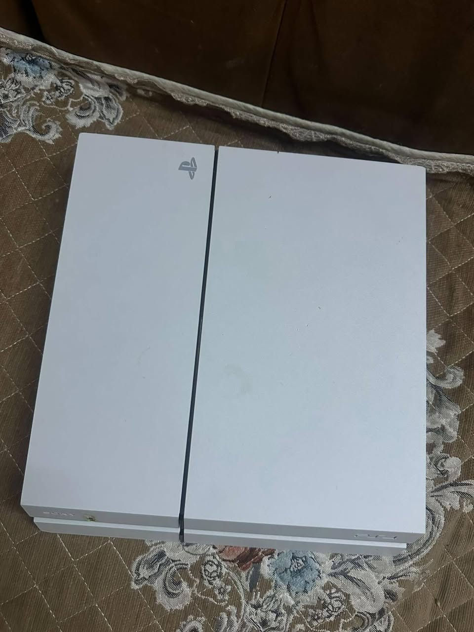 السلام عليكم اخوان بلي فور فات للبيع الجهاز نظيف كامل مكمل+ كامل ملحقاته ويا + جوستك مال جهاز + الجهاز غير مفتوح شرط الفحص كدامك تشوفه وبيك خير ودلل سعر 160الف وبي مجال  
مكاني بغداد- حي الاعلام 
***********
