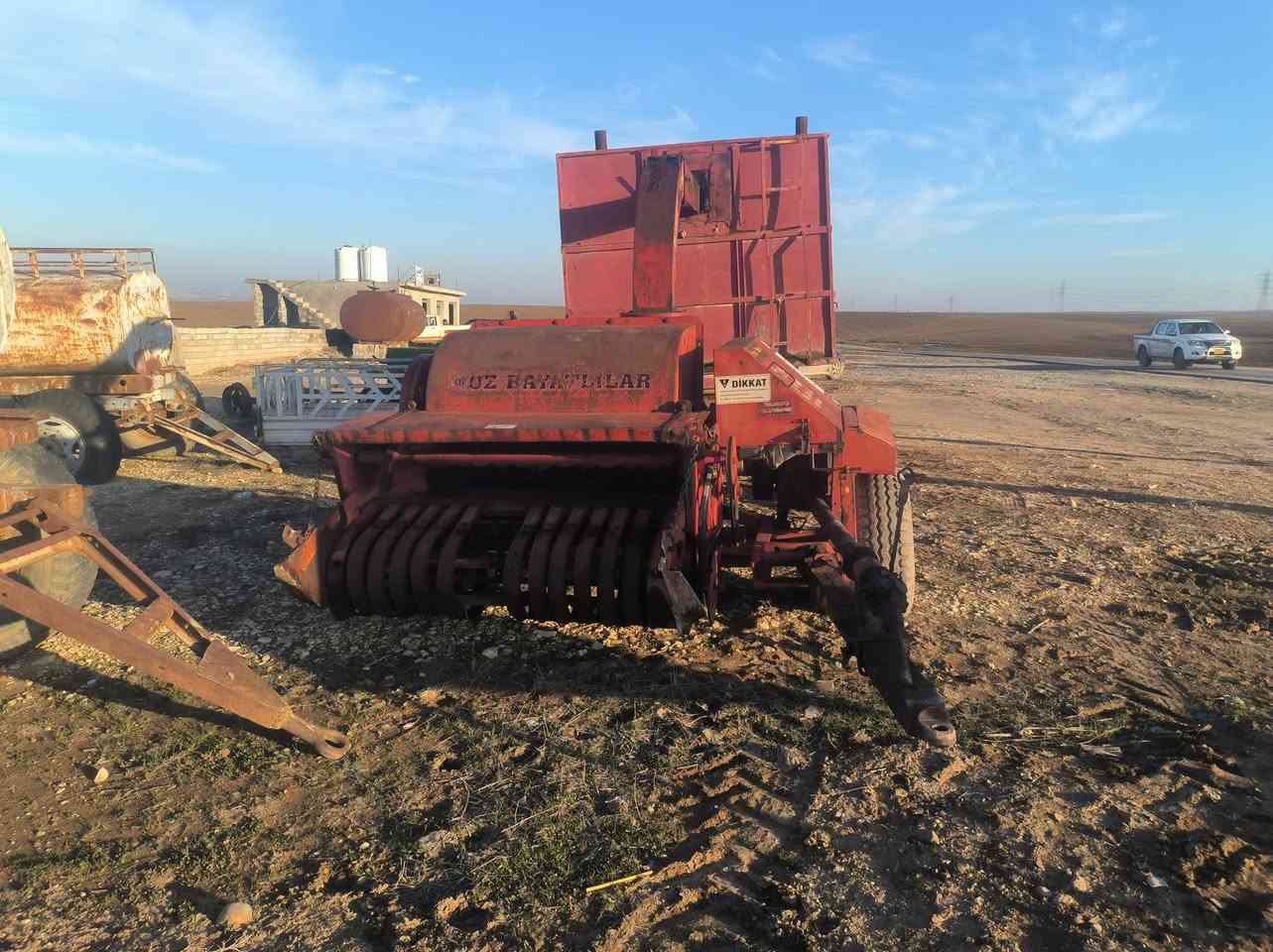 مكينه دكاك تبن وعربانه لبيع 40 وبيها مجال ***********
