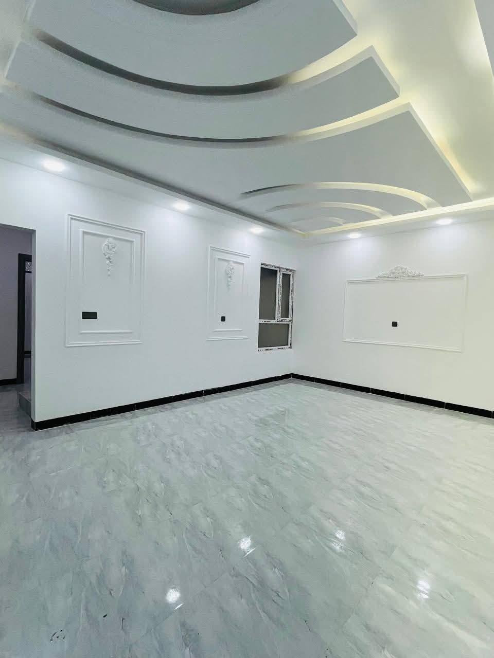 #عروض مكتب جنه للعقار 🏦🇮🇶
                     
                       🏦  دار __للبيع🏦

المساحه#200 واجهه 11

الموقع #حي الملايين الأولى قرب فلل العناز 

نوع العقار # بستان ملك صرف طابو الزهور

بناء حديث 2025 تسليم فوري 

يحتوي على استقبال وهولين ومطبخ و5غرف نوم وصحيات

للاستفسار الاتصال على الرقم او مراجعه مكتب جنه للعقار حي الملايين الأولى مقابل جامع الحسنين

📱📞*********** ياسر الخيرو...

📱📞*********** عمار الخيرو...
