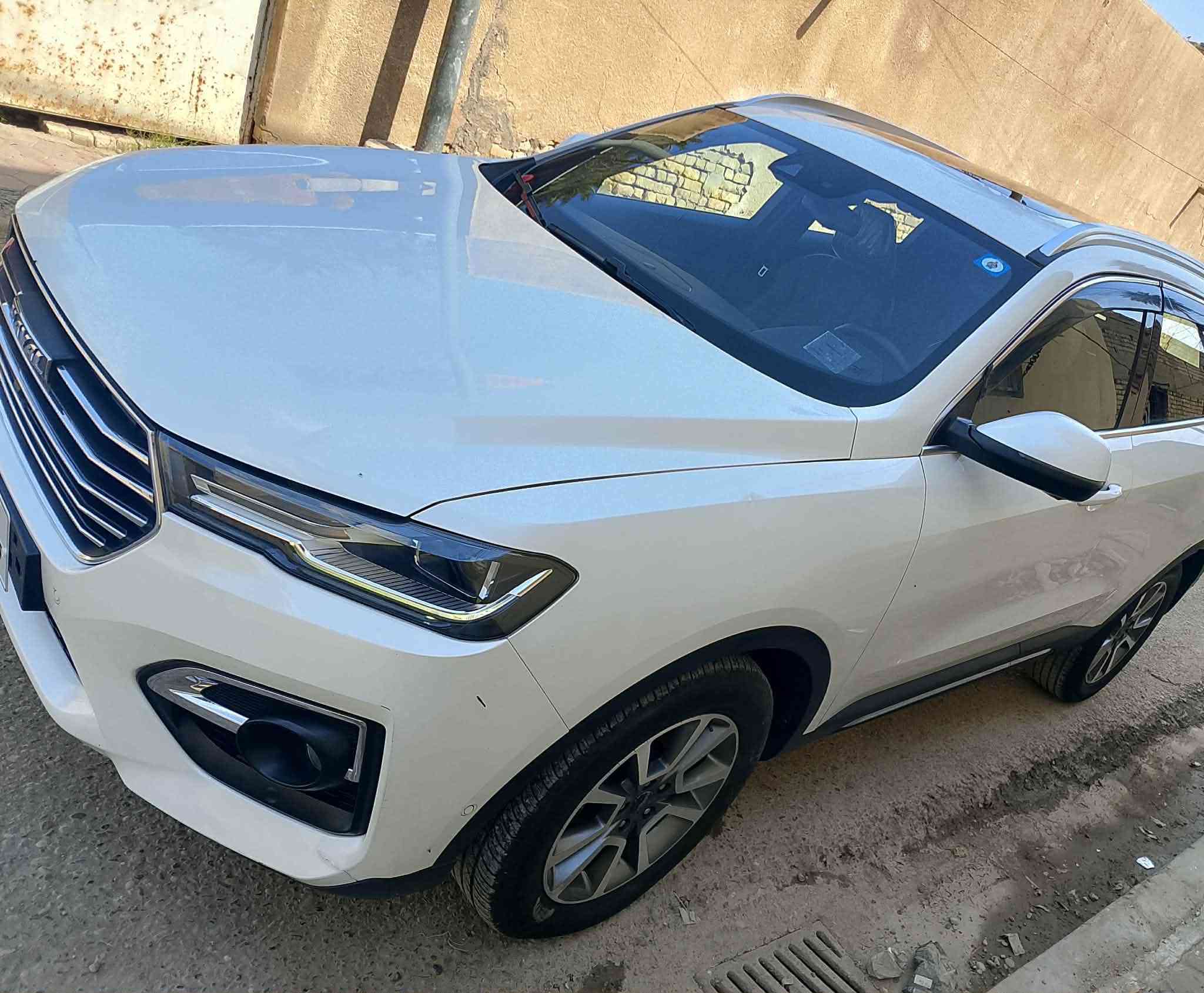 هافال H6 موديل 2020  للبيع
‏‎ماشيه 41 الف كيلو 
‏‎محرك ٢٠٠٠ تيربو 
‏‎فول مواصفات 
‏‎سلايد روف 
‏‎بصمة 
‏‎شاشه كبيرة لمس اضافة الى ماوس للتحكم بالشاشه
‏‎كامرة خلفية + كامرة امامية + كامرات جانبية  صورة ٣٦٠ درجة 
‏‎الانارة الداخلية لد
‏‎هاند بريك بصمة + نظام هاند بريك مؤقت بالازدحامات
‏‎كشنات جلد لون جوزي 
‏‎تحكم ستيرن كامل + شفتات للكير بالاستيرن 
‏‎كشنات كهرباء 
‏‎نظام ذاكرة ٣ وضعيات لكشن السائق + نظام ذاكرة لوضعية المرايا الجانبية 
‏‎تبريد امامي و خلفي 
‏‎نظام تدفئة للكشنات
تدفئة ستيرن  
‏‎الداش بورد الكتروني يحتوي ٣ ثيمات مختلفة 
‏‎ثلاث انظمة للقيادة ( سبورت + ايكو + عادي ) 
‏‎ثلاثة انظمة للستيرن 
‏‎حساسات امامية + حساسات خلفية و على الجوانب 
‏‎فتح و غلق المرايات جانبية كهرباء 
‏‎مرآة الداخلية ذكية 
‏‎لد امامي + لد خلفي للضباب ( تكدر تطفيه و اتشغله ) 
‏‎نظام المحافظة على المسار + التنبيه
‏‎نظام كروز سرعة 
‏‎نظام قياس ضغط الاطارات 
‏‎رادار جانبي 
‏‎اصطفاف تلقائية ( auto park) 
..
‏‎السيارة رقم جديد 
‏‎السعر 130 وبيها مجال 
مكان السيارة بغداد
الضربات موضحه بالصور 
رقم الهاتف:***********
