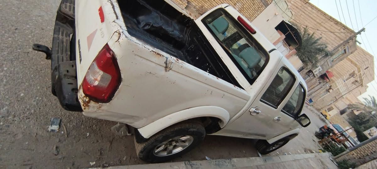 شيفر لوف موديل ٢٠٠٥
محورة مكينة ٢٥٠٠ ديلكو 
السيارة جاهزة من كلشي مابيهة نقص 
السيارة مزاد وزارة الداخلية حلة كتابهة موجود وبيها وكالة أم الباركود بأسمي 
الرقم *********** بي واتساب
