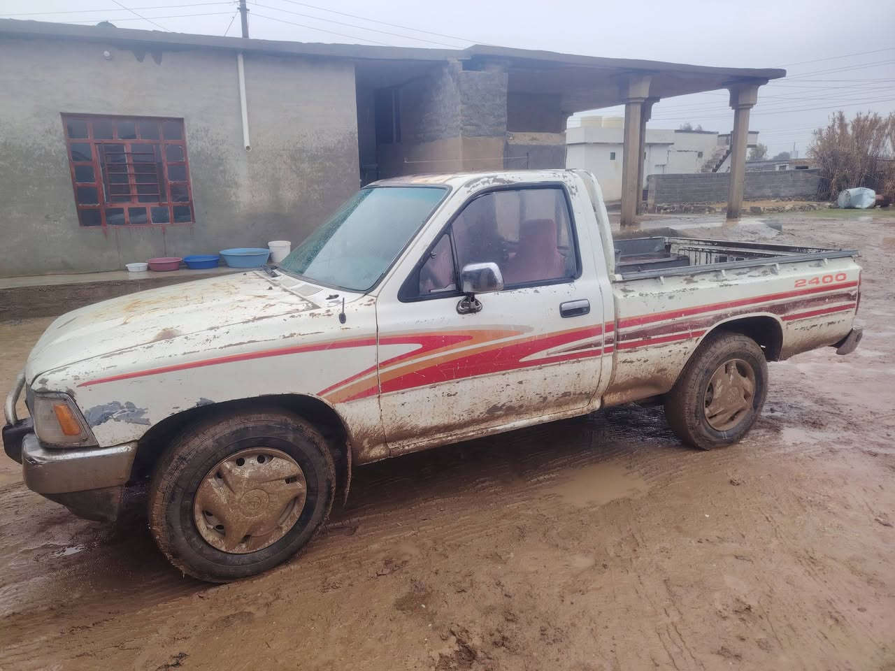 السلام عليكم بكم موديل 92 للبيع
 رقم صالح الدين مشروع وطني
 وصاحبها الشرعي في نينوى 
كاربون بانزين 
وشرط التحويل
 السعر 50 وبيها مجال 
رقم العاتف : ***********
زين : ***********
