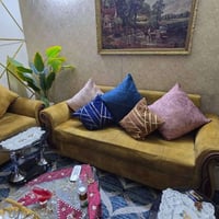 تخم ١٠ مقاعد نضيف جدا ويه الكوشات سعره ٢٥٠ وبي مجال للتواصل  077171890...