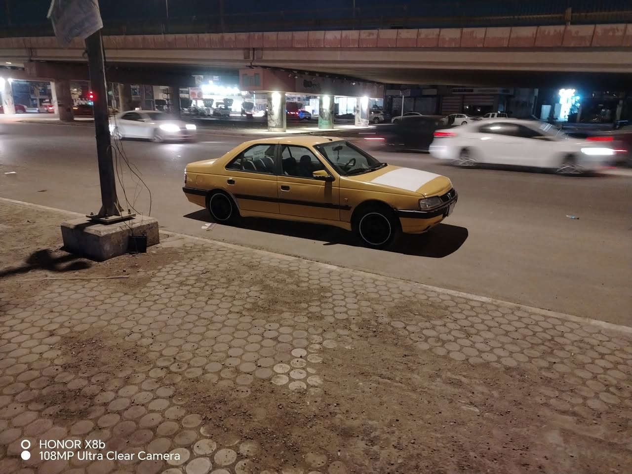 بيجو 405 موديل 15
رقم بغداد سنويه لل27 
السياره مكفوله لاضربه ولاصبغ 
فقط الدوس وبارد بالباب خلف السائق 
السعر 37 $ وبيها مجال حك جيتك 
*********** العنوان بابل
