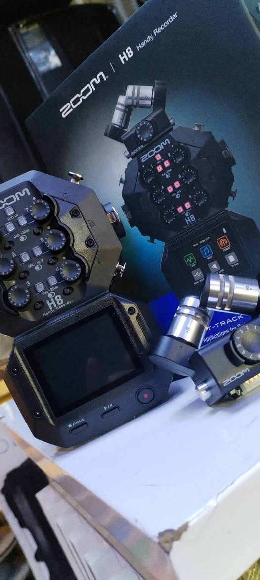 اللهم صلي على محمد وآل محمد 
#توفرلدى_معرض_الدر 
#زوم_H8يوفرصوت_بااعلى_جودة 
   📍  ⬇️⬇️عنوان المعرض ⬇️⬇️📍
📍العراق _ ذي قار _ سوق الشيوخ _ شارع القادسية مقابيل مدرسة الوهج الاهلية 📍 
#يوجدخدمة_توصيل_لجميع_المحافظات
للطلب والاستفسار مراسلة الحساب او الاتصال على الارقام التالية 
***********
***********
#الدر_للصوتيات
